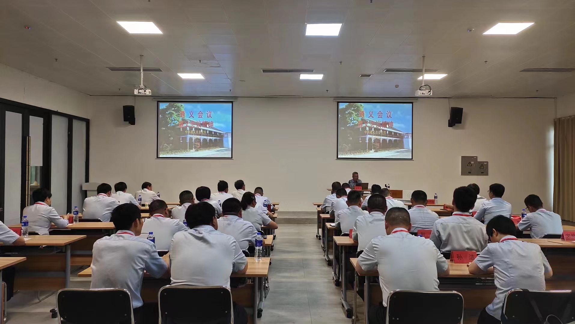 培训班学员正在开展专题教学