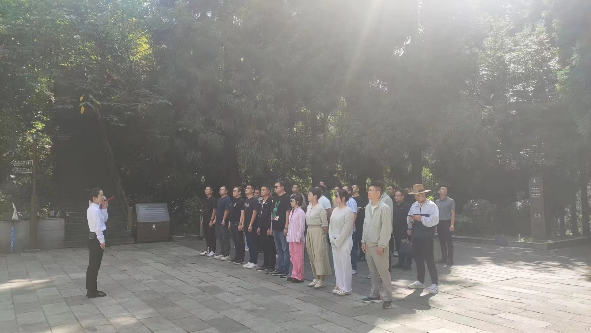 培训班在娄山关战斗遗址开展现场教学