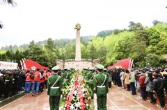 红色主题活动在红军烈士陵园举行